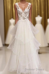 Charming Tulle Appliques V Neck Lace Wedding Dresses with Ruffles