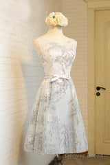A-Line Boat Neck Knee-Length Tulle Homecoming Dress With Applique