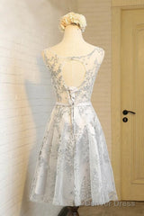 A-Line Boat Neck Knee-Length Tulle Homecoming Dress With Applique