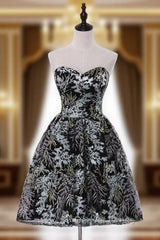 Black Lace Print Strapless Homecoming Dresses