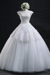 Chic Ball Gown Scoop Long Lace-Up Tulle Wedding Dress With Appliques