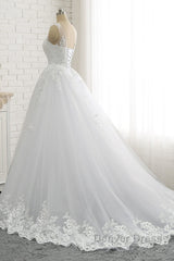 Classic Round neck Lace appliques White Princess Wedding Dresses