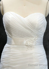 Court Train Sweetheart Sleeveless Wedding Dresses