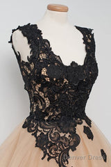 Cute Square Knee-Length Homecoming Dress With Black Lace Appliques