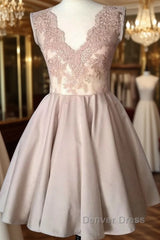 Elegant Lace V-Neck Cap Sleeves Homecoming Dresses Short Cocktail Dresses