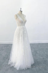 Elegant Long A-line V-neck Appliques Tulle Backless Wedding Dresses