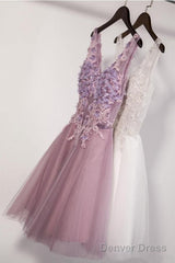 Floral A-Line V-Neck Knee Length Tulle Homecoming Dress With Appliques