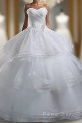 Glamorous Ball Gown Sweetheart Organza Wedding Dresses With Lace