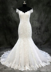 Lace Trumpet/Mermaid Sweep Train Off-The-Shoulder Wedding Dresses