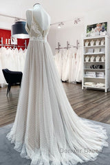 Luxury Long A-line V-neck Tulle Open Back Lace Wedding Dresses