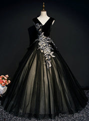 Make Your Prom a Dream Black Ball Gown Tulle V-neck Appliques Quinceanera Dress