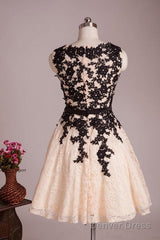 Modern A-Line Jewel Knee Length Lace Homecoming Dress With Appliques