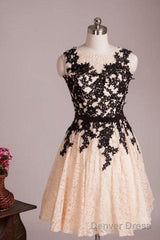 Modern A-Line Jewel Knee Length Lace Homecoming Dress With Appliques