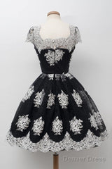 Scoop Black Homecoming Dress Knee-Length White Lace Cap Sleeves