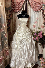 Simple Ball Gown Strapless Sleeveless Pleats White Satin Wedding Dresses