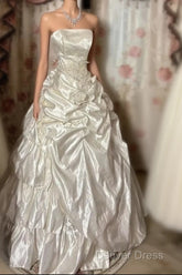 Simple Ball Gown Strapless Sleeveless Pleats White Satin Wedding Dresses