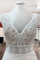 Simple Long A-line V-neck Tulle Appliques Lace Wedding Dresses