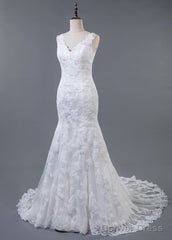Trumpet/Mermaid Lace V-Neck Sweep Train Wedding Dresses