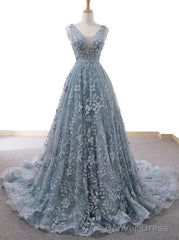 V-Neck Appliques Lace Wedding Dresses With Chapel Train