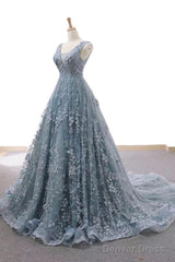 V-Neck Appliques Lace Wedding Dresses With Chapel Train