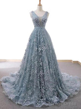 V-Neck Appliques Lace Wedding Dresses With Chapel Train