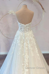 White Sweetheart A-Line Wedding Dresses Tulle Lace Bridal Dresses With Sweep Train Off Shoulder Elegant