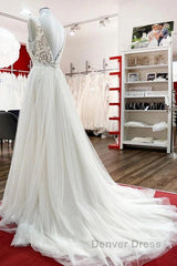 White Tulle Lace Wedding Dresses A-Line V Neck Bridal Dresses With Sweep Train Sleeveless Floor Length