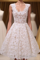 Chic A-line Short Lace Homecoming Dresses