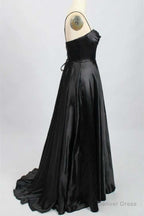 A Line Black Sweetheart Lace Up Prom Gowns