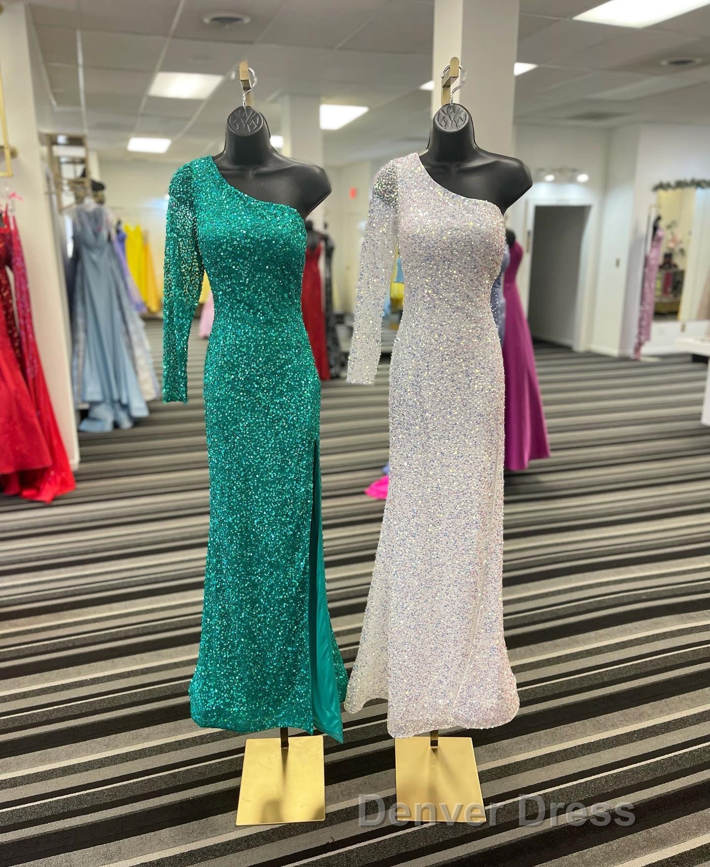 One Shoulder Long Sleeve Mermaid Sequin Long Dresses Secondary image