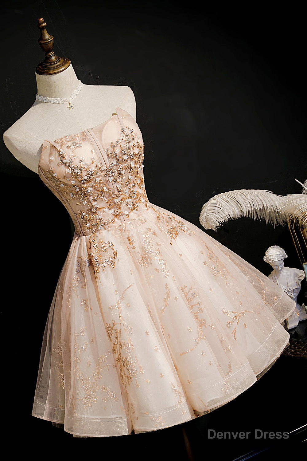 Champagne Strapless Sequins Tulle Short Homecoming Dresses