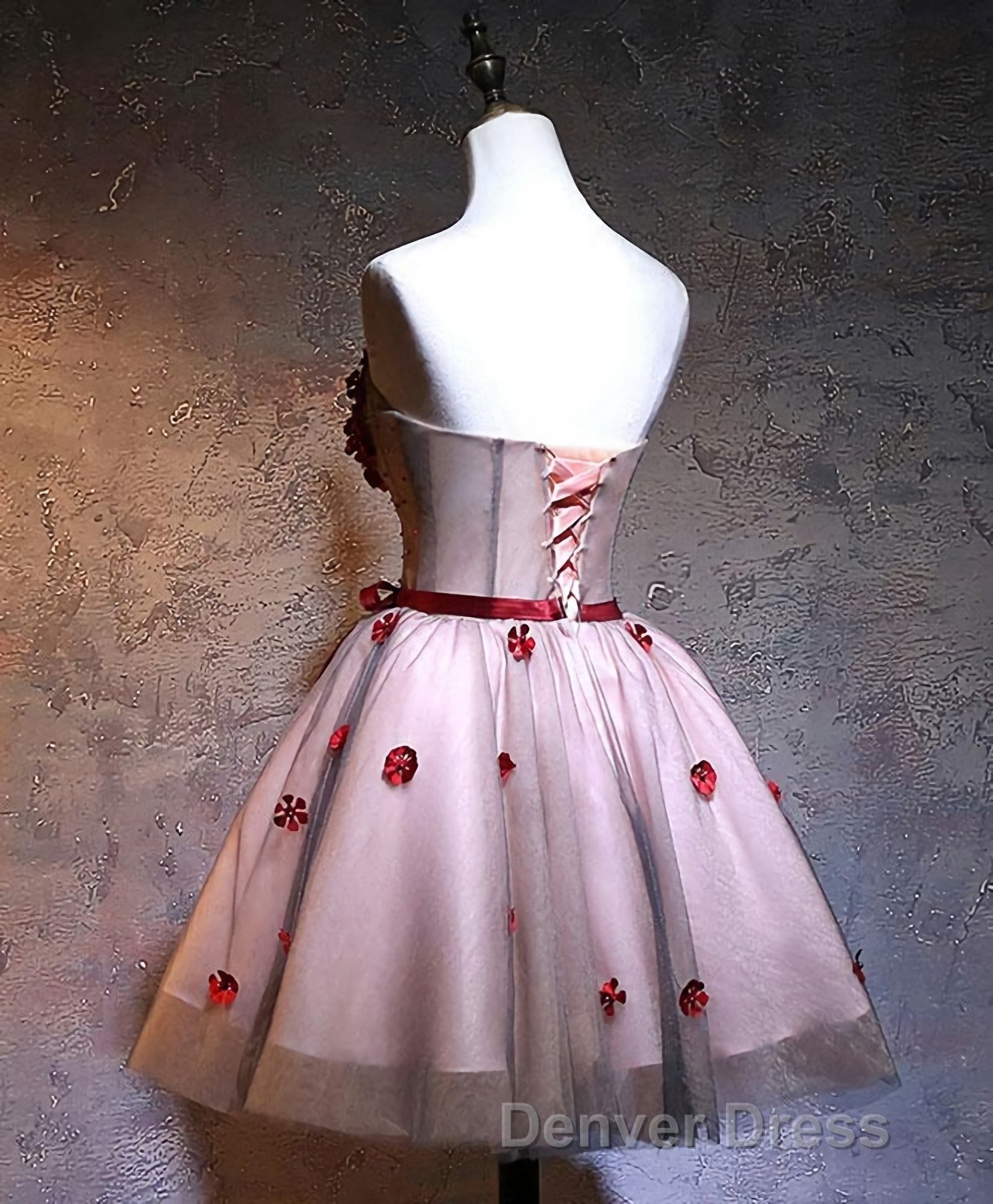 Red Sweetheart Neck Lace Short Prom Dresses