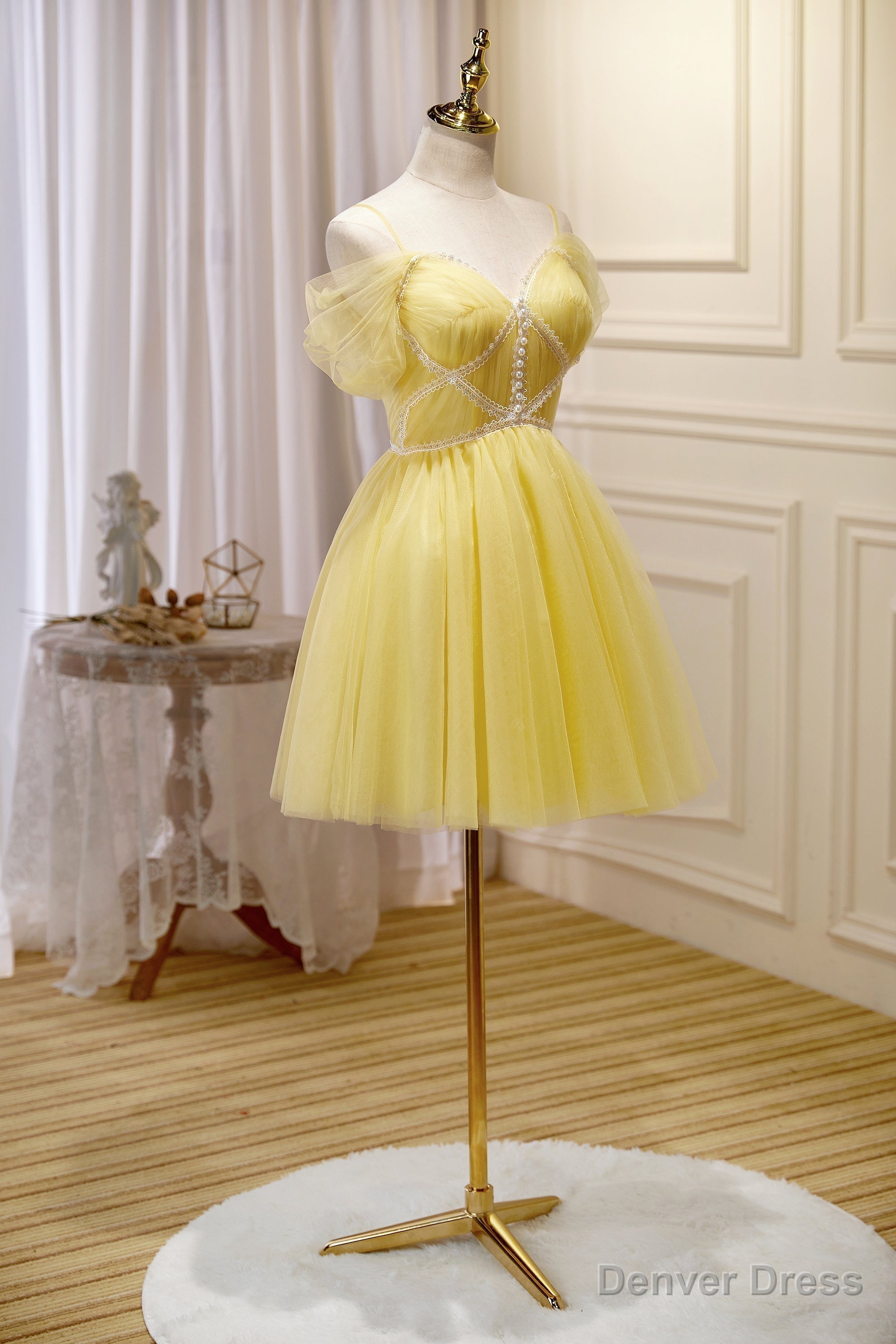 Cute Yellow Spaghetti Straps Off The Shoulder Tulle Short Homecoming Dresses Secondary image
