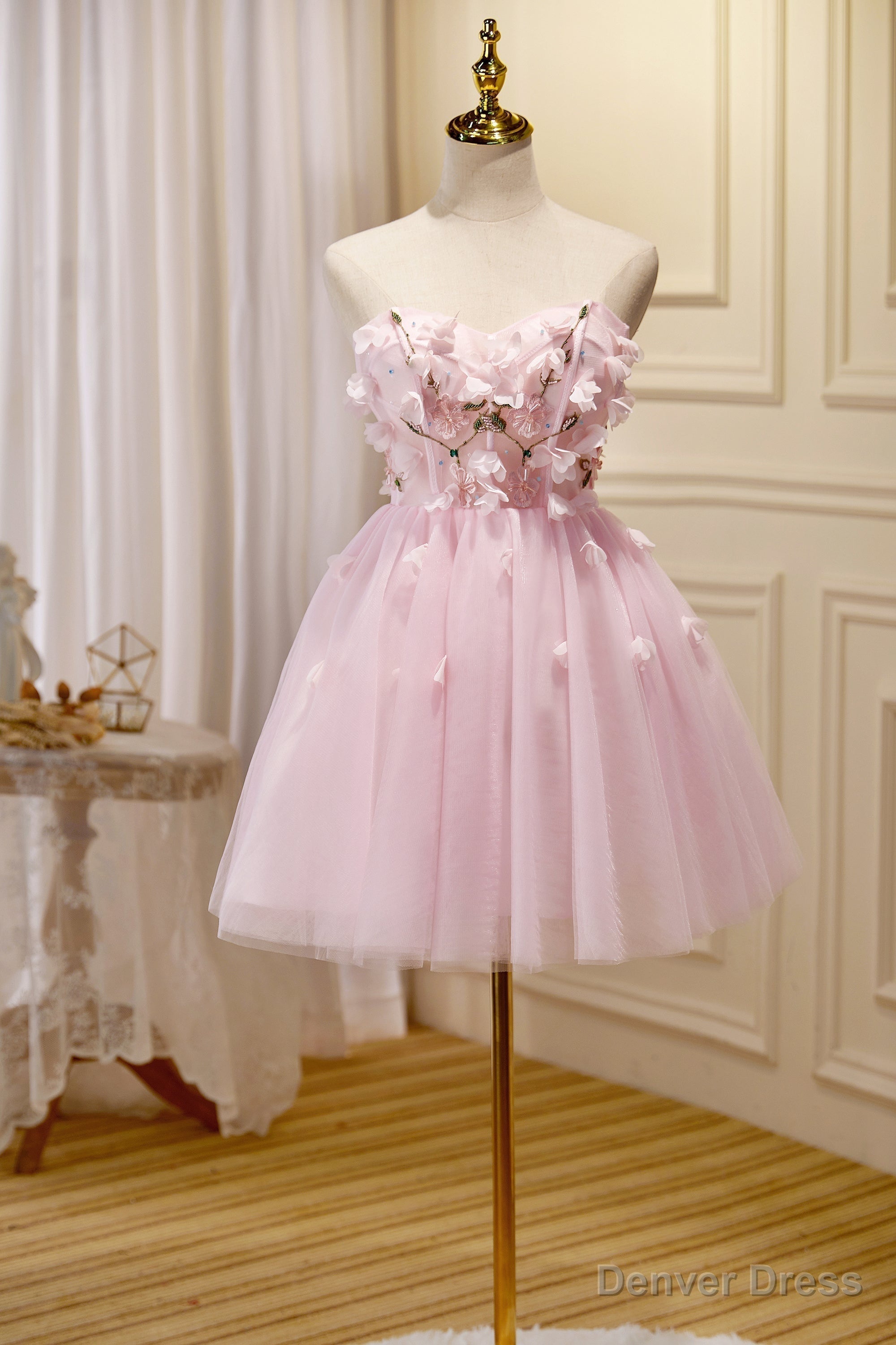 Cute Pink Strapless Sweetheart Appliques Tulle Short Homecoming Dresses Main image