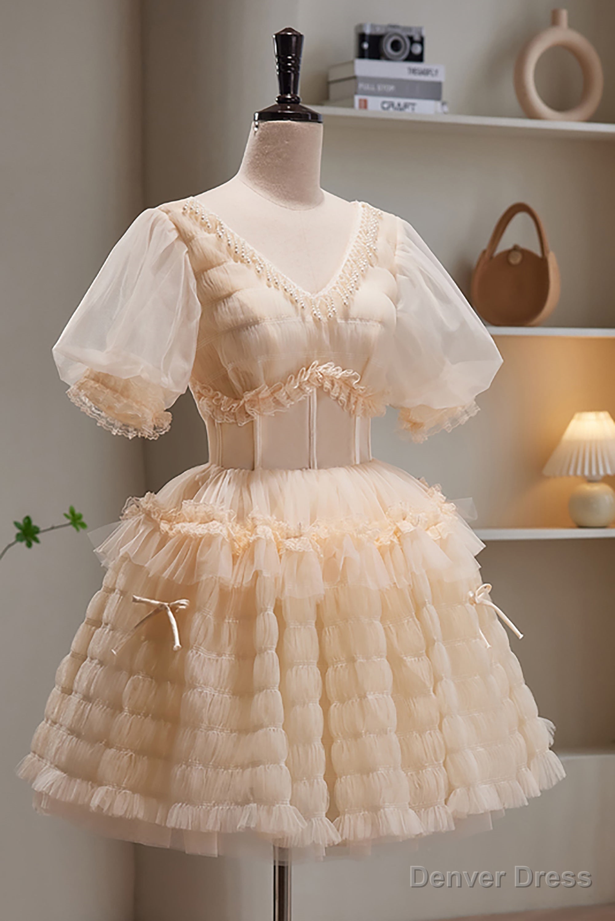 Champagne V Neck Short Sleeves Tulle Short Homecoming Dresses Secondary image