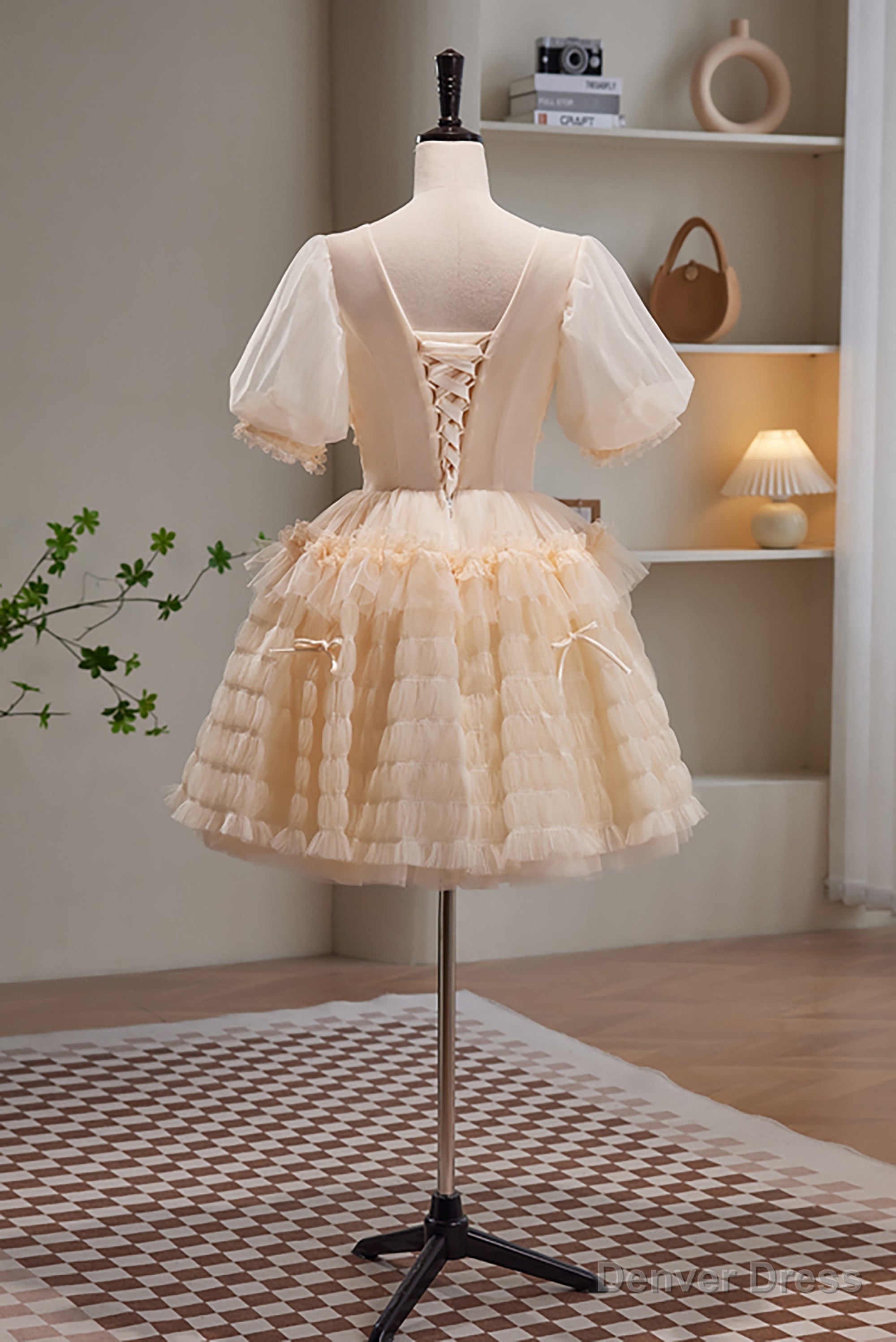 Champagne V Neck Short Sleeves Tulle Short Homecoming Dresses Main image