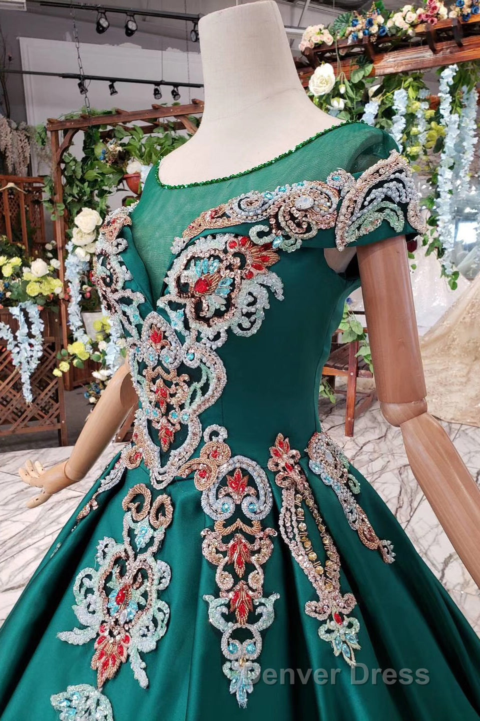 Luxury Green Round Neck Short Sleeves Prom Dresses with Beading