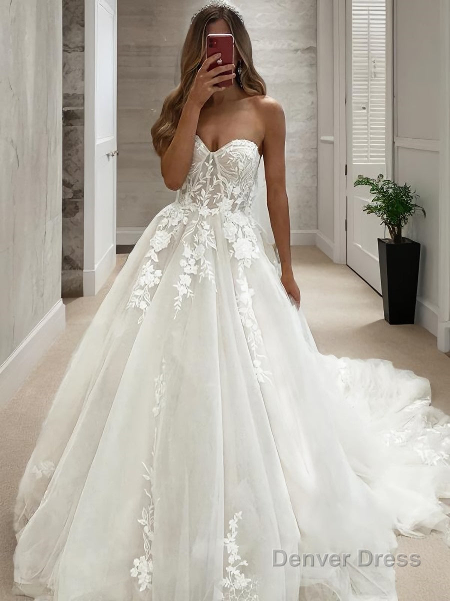 A Line Sweetheart Chapel Train Tulle Wedding Dresses With Appliques Lace