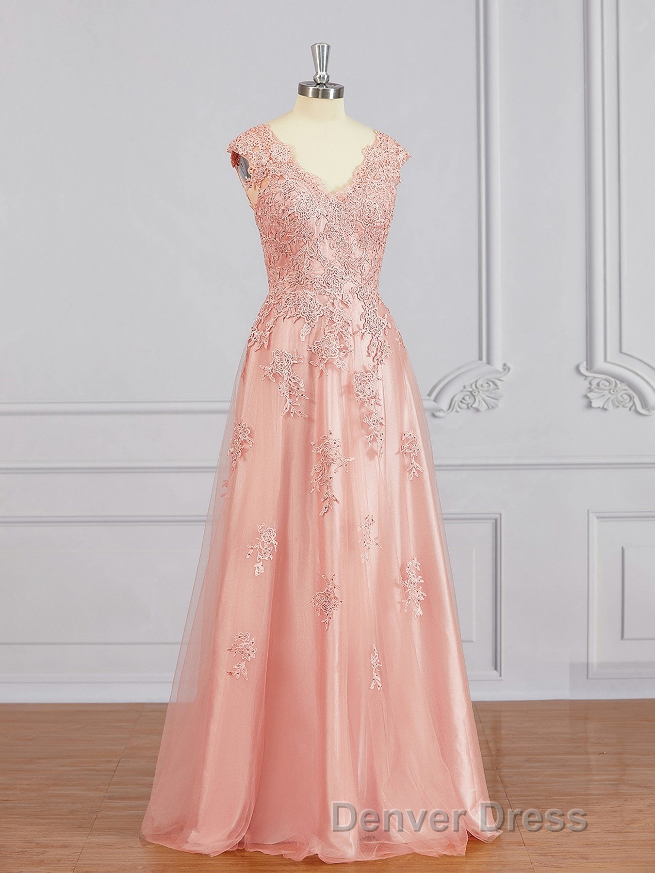 A-Line/Princess V-neck Floor-Length Tulle Mother of the Bride Dresses With Appliques Lace