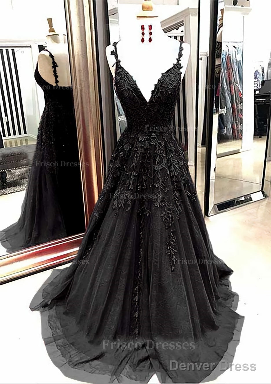A Line V Neck Sleeveless Sweep Train Tulle Prom Dresses With Appliqued