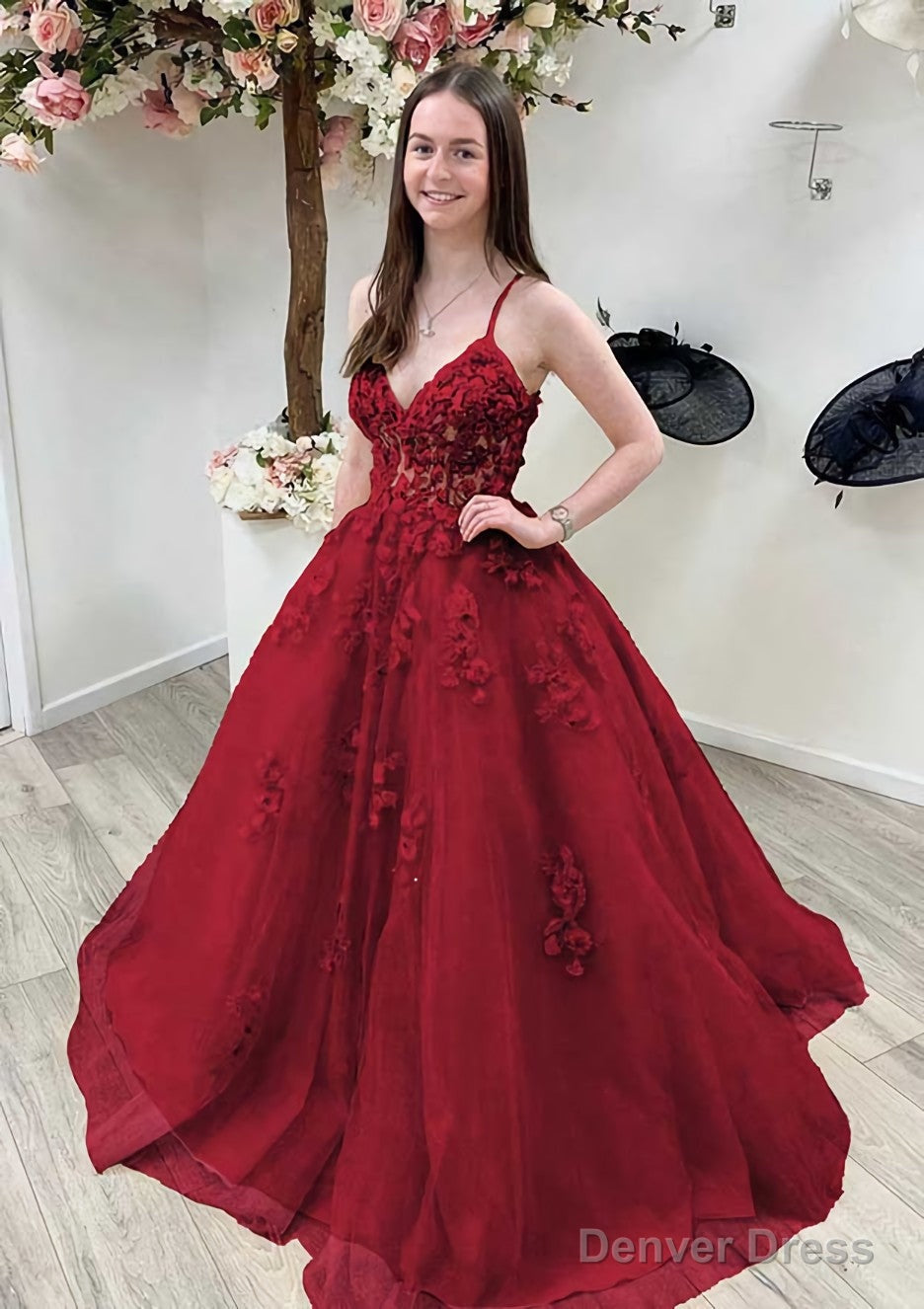 A Line Princess V Neck Sleeveless Sweep Train Tulle Prom Dresses With Appliqued Beading Lace