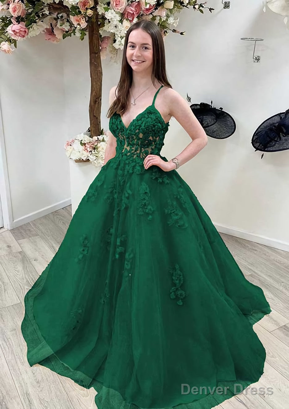 A Line Princess V Neck Sleeveless Sweep Train Tulle Prom Dresses With Appliqued Beading Lace