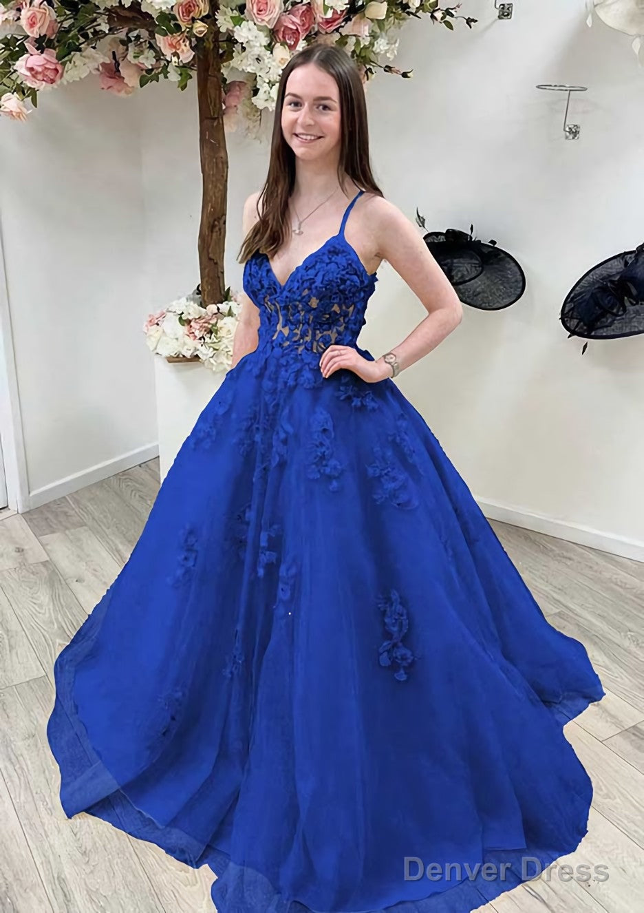 A Line Princess V Neck Sleeveless Sweep Train Tulle Prom Dresses With Appliqued Beading Lace