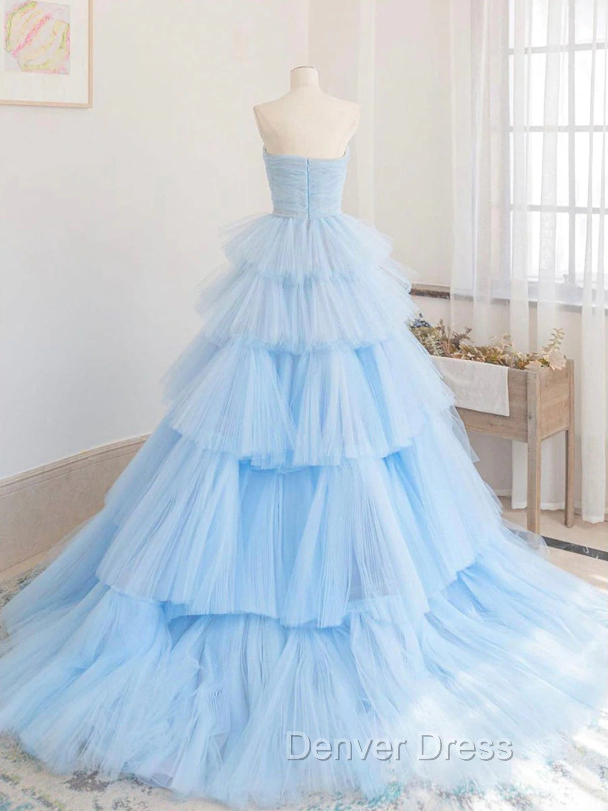 A line Strapless Tiered Tulle Prom Dresses Secondary image
