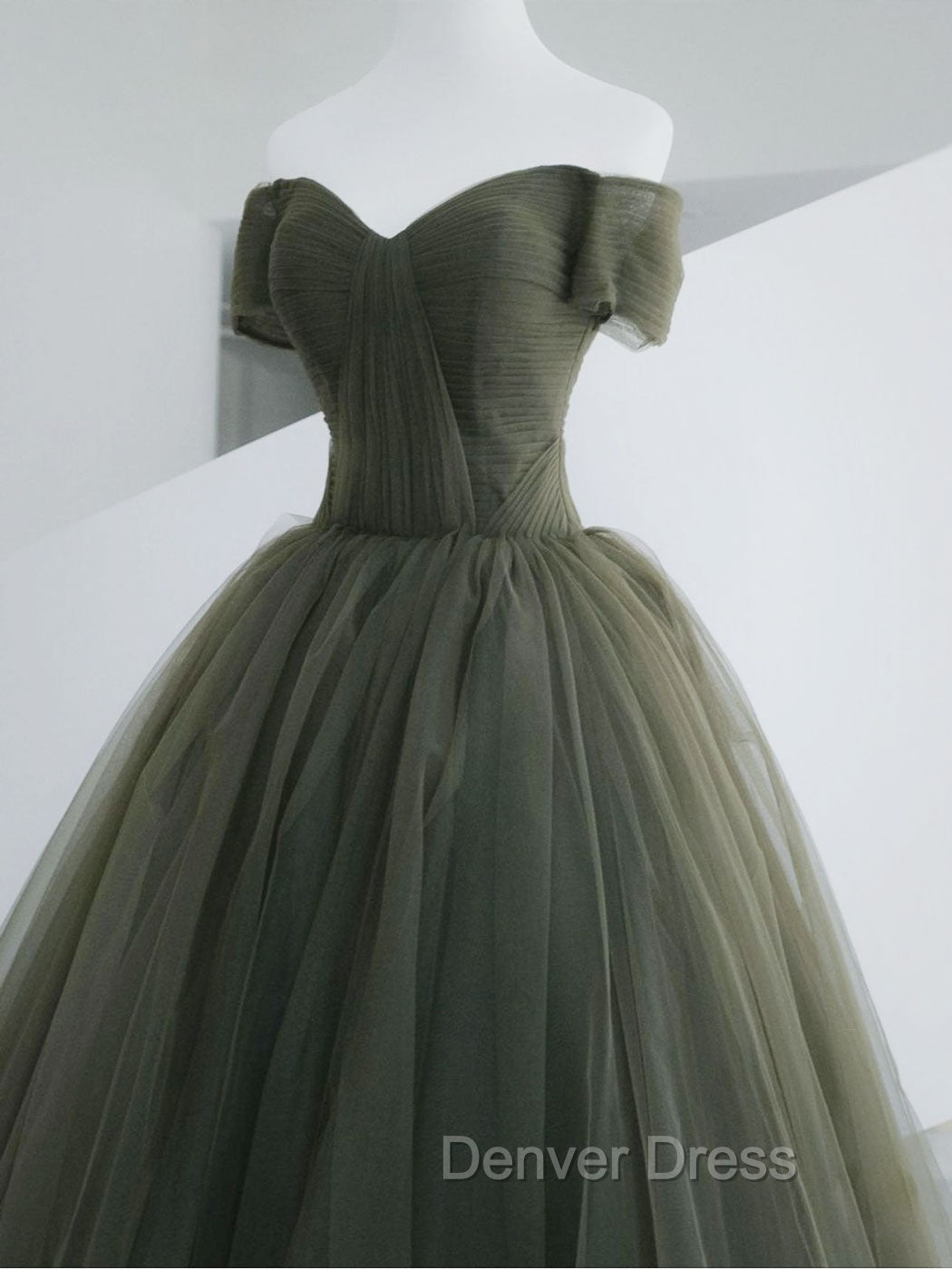 A-Line Sweetheart Neck Green Long Prom Dresses, Sweep Train Green  Formal Dresses Main image