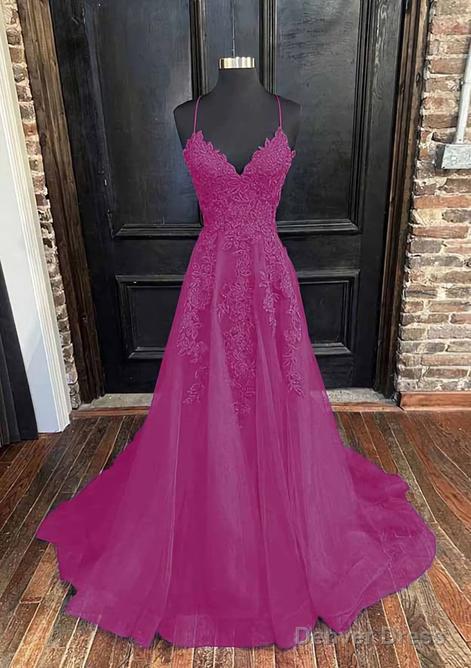 A Line V Neck Spaghetti Straps Sweep Train Tulle Prom Dresses With Appliqued