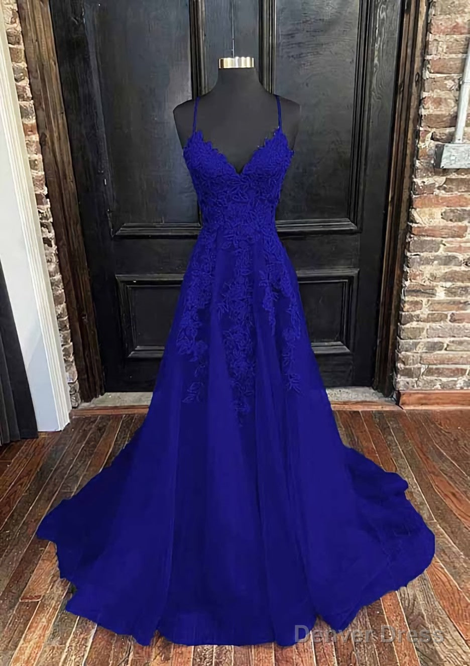 A Line V Neck Spaghetti Straps Sweep Train Tulle Prom Dresses With Appliqued