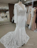Backless Bohemian Simple V Neck Long Sleeve Lace Wedding Dresses With Train