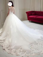 Ball Gown Bateau Court Train Tulle Wedding Dresses With Appliques Lace