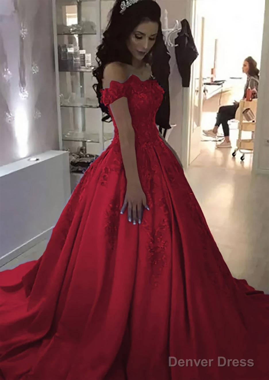 Ball Gowns Off The Shoulder Sleeveless Sweep Train Satin Prom Dresses With Appliqued Beading